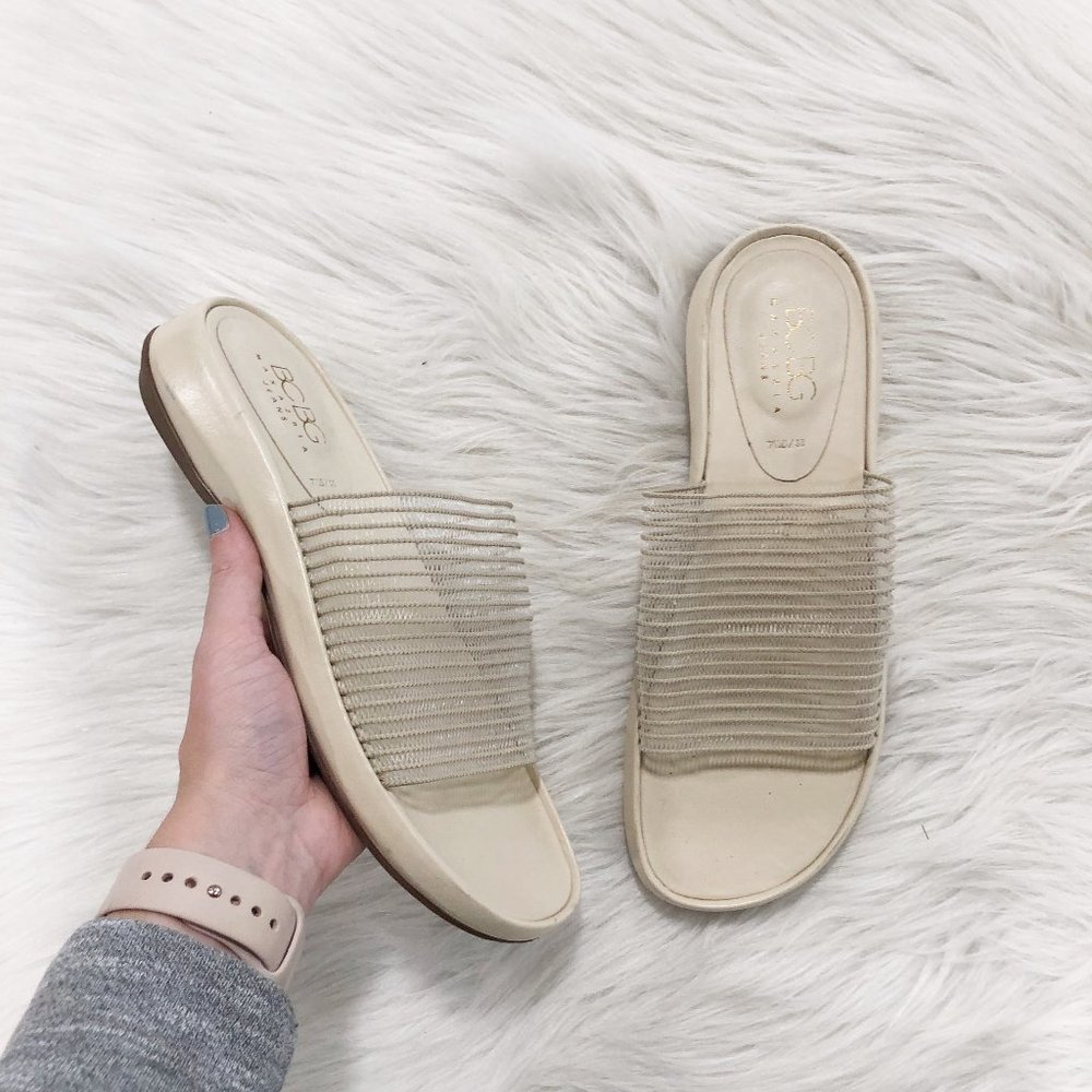 BCBGMAXAZRIA Vintage Cream Slide Flat Sandal SZ 7.5